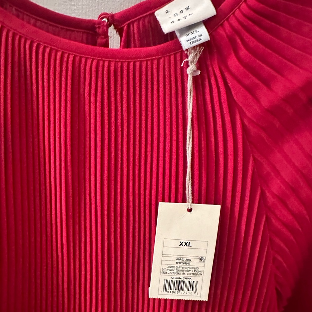 💋 Gorgeous Red Flowy Blouse with Cami - Picture 9 of 13